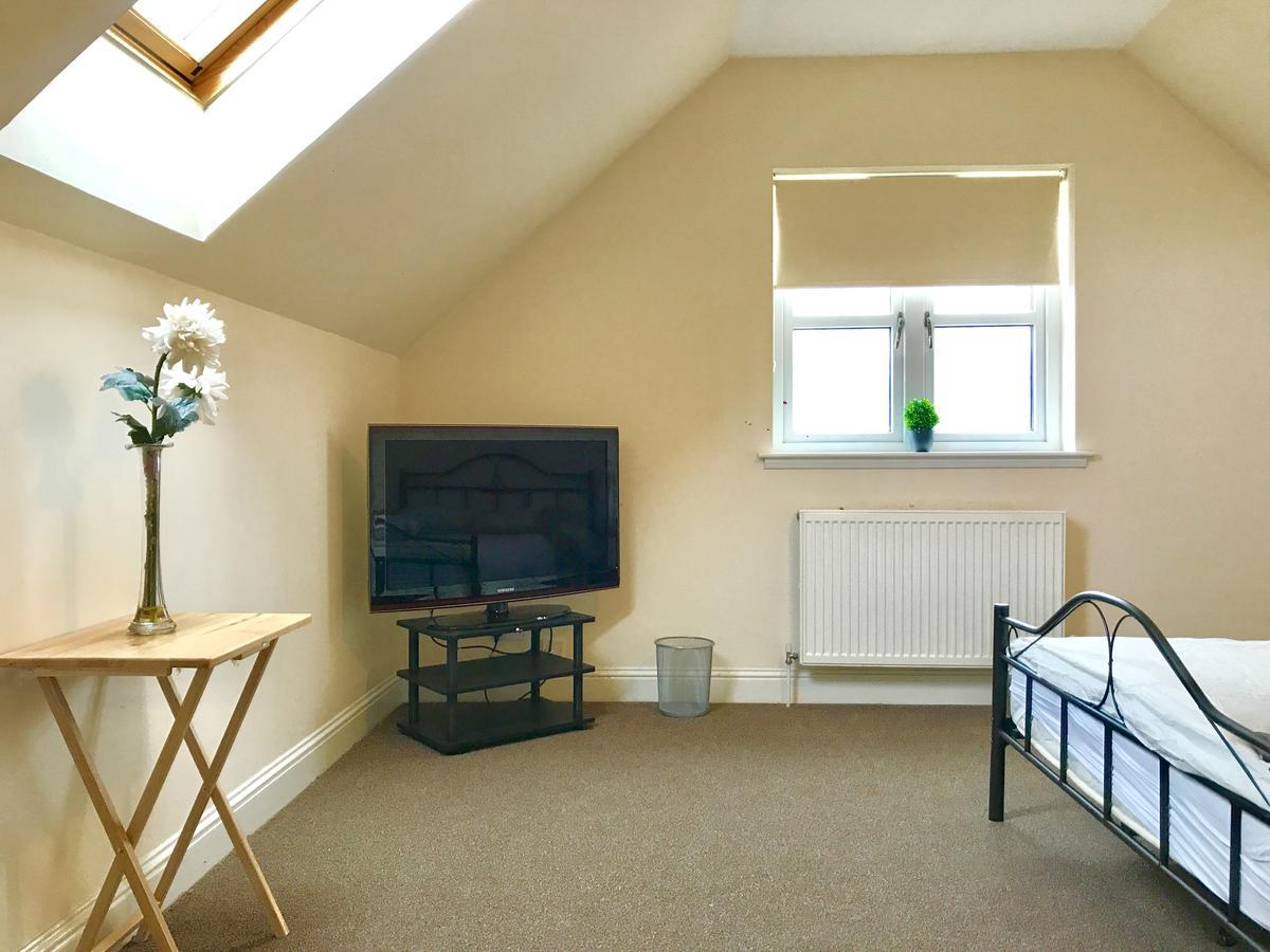Woodgrove Rooms,