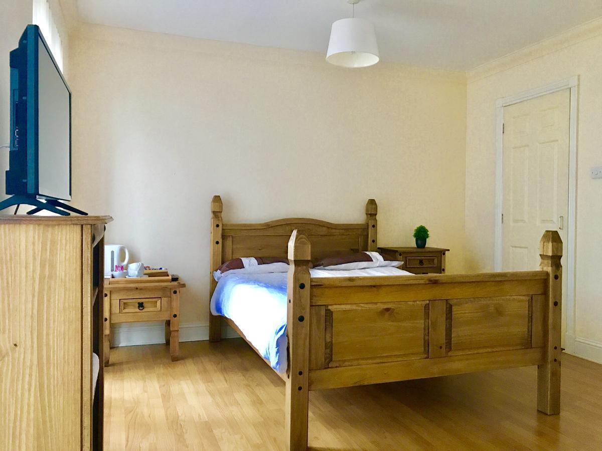 Woodgrove Rooms, Guest house