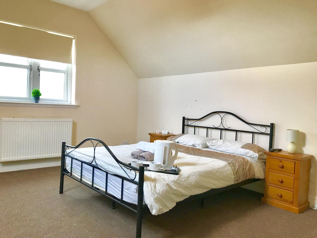 Woodgrove Rooms, Guest house